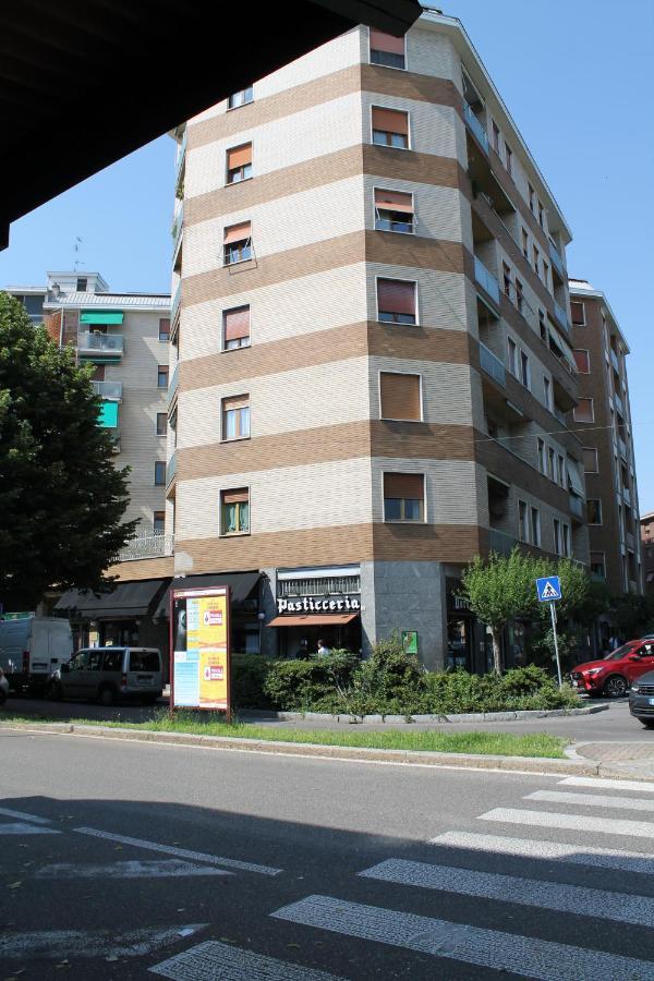 L'Appartamento Della Stazione Di Сароно Екстериор снимка
